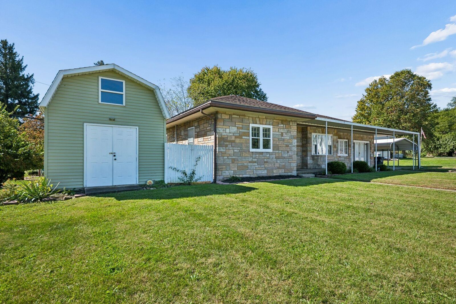 Property Photo: 1144 Sugar Grove SE Road OH 43130