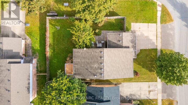 Property Photo: 32 Crestcombe Road ON L2S 2J4
