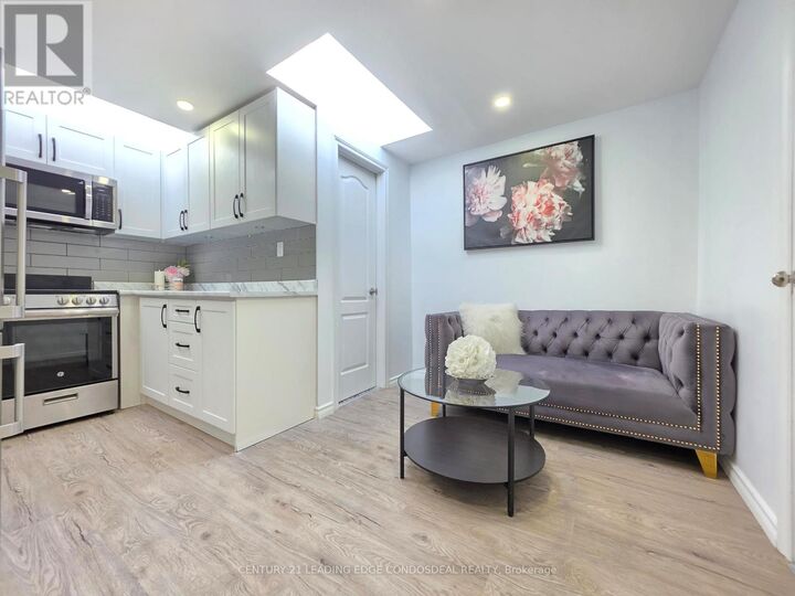 Property Photo:  658 Dundas Street West 2B  ON M5T 1H9 