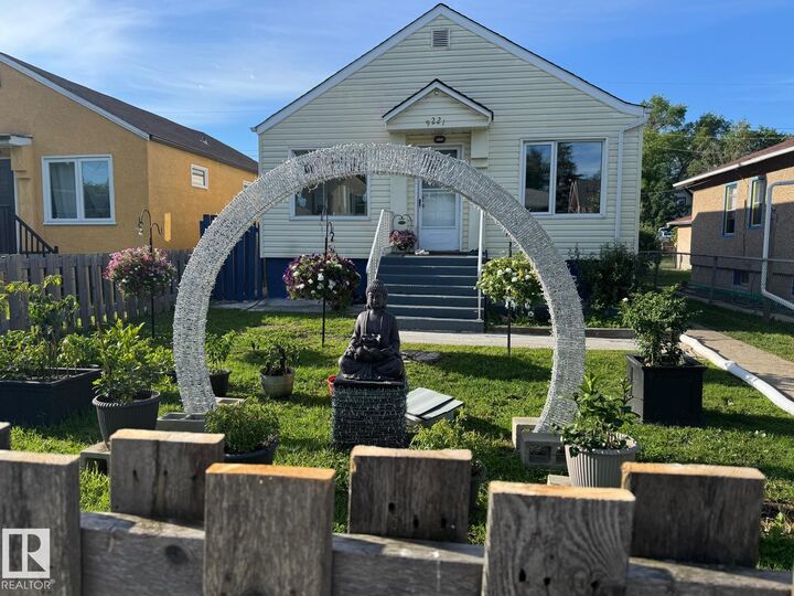 Property Photo:  9221 110 Avenue NW  AB T5H 1H2 