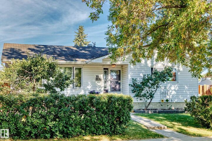 Property Photo:  8814 160 Street NW  AB T5R 2H7 
