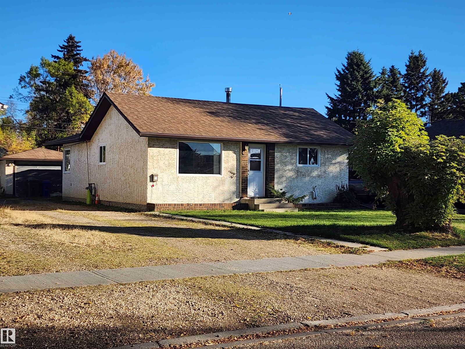 Property Photo:  4606 53 Avenue  AB T9A 0Y5 
