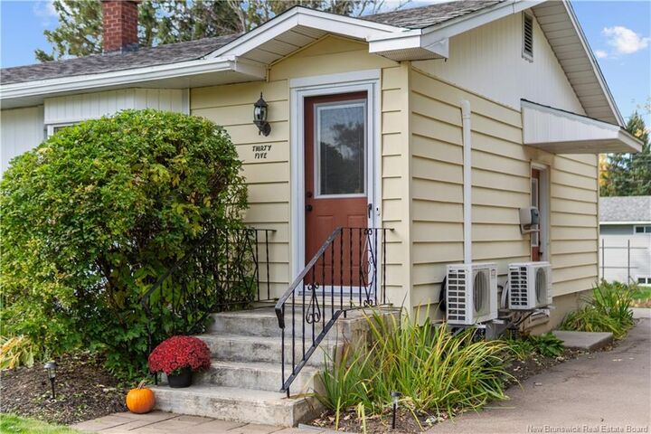 Property Photo:  35 Lindsay Street  NB E1B 2Z9 
