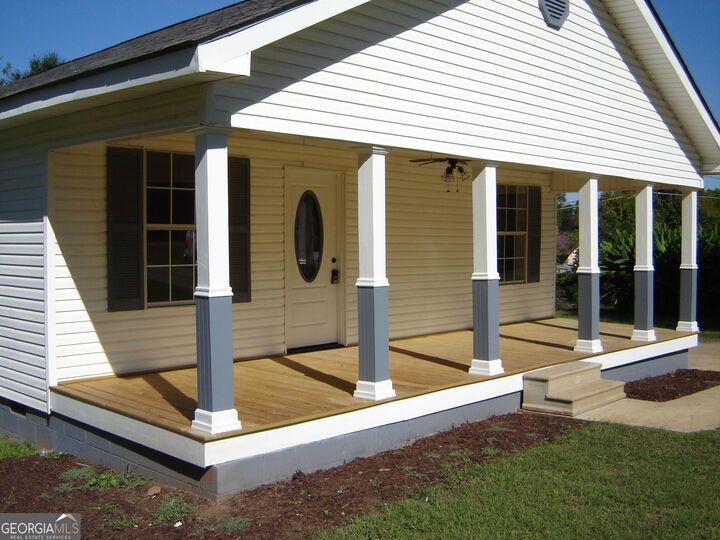 Property Photo: 1703 E 3rd Court AL 36863