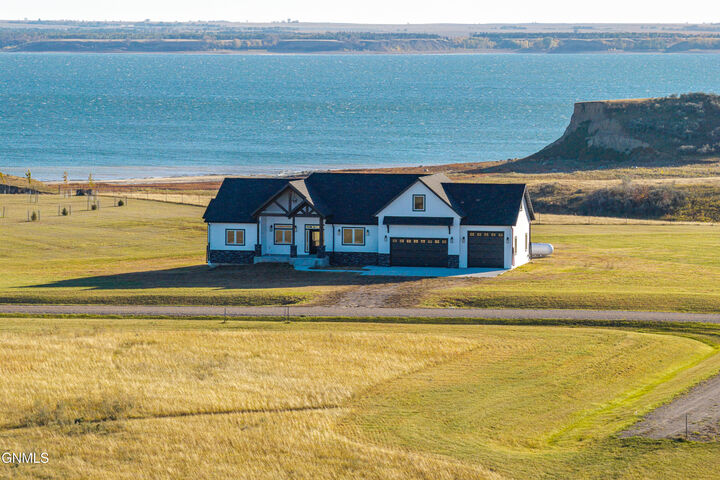 Property Photo:  1265 42L Avenue NW  ND 58540 