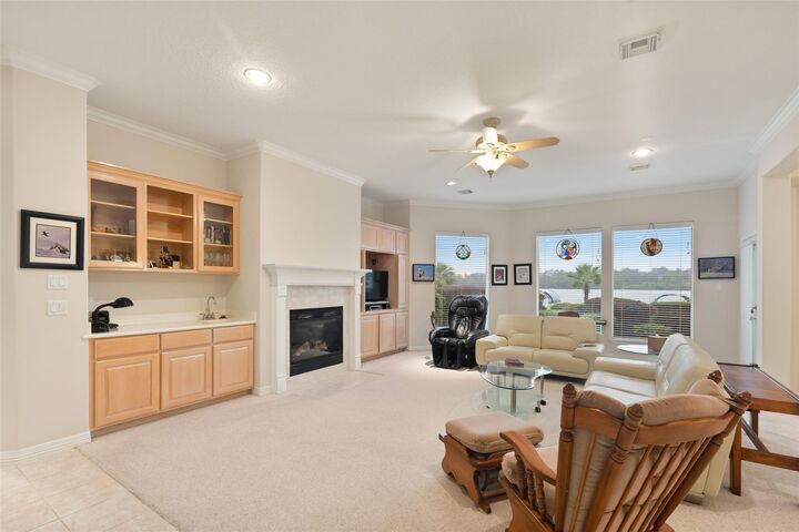 Property Photo:  147 W Palm Boulevard  TX 77356 