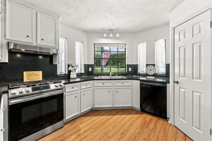 Property Photo: 1325 County Road 347 N TX 77327