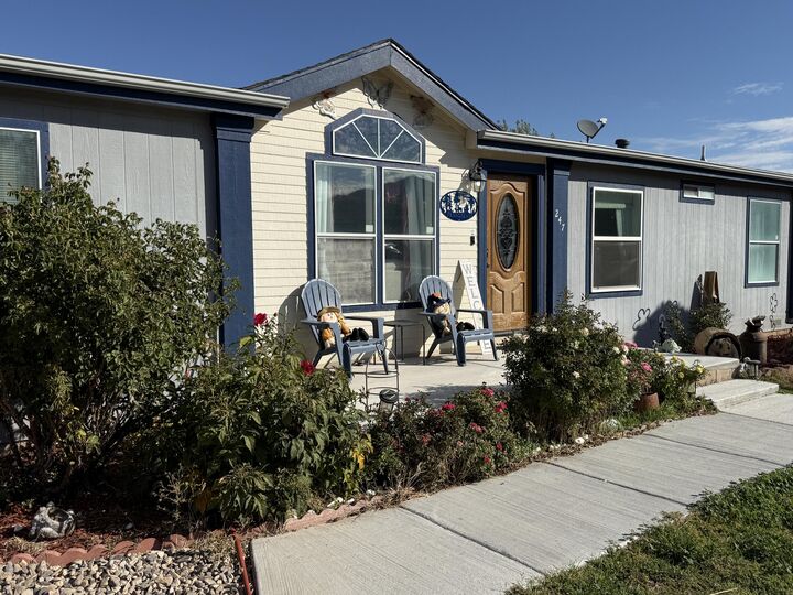 Property Photo: 247 E 300 S St UT 84752
