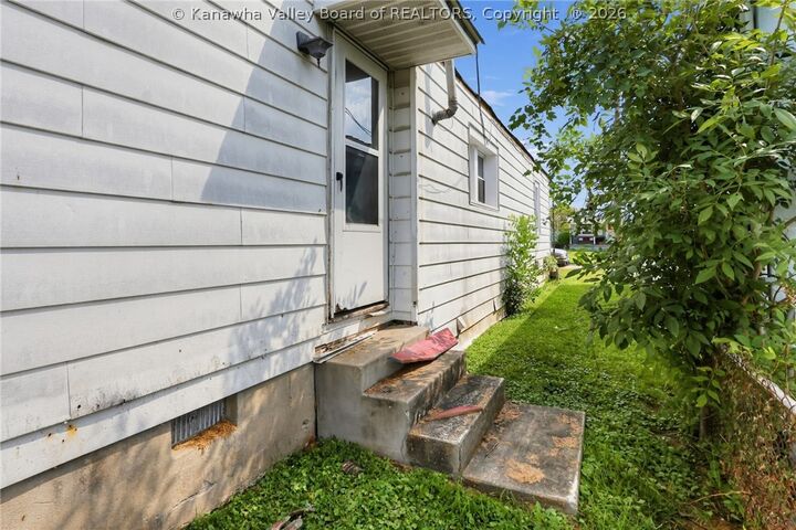 Property Photo:  111 Oak Street  WV 25177 