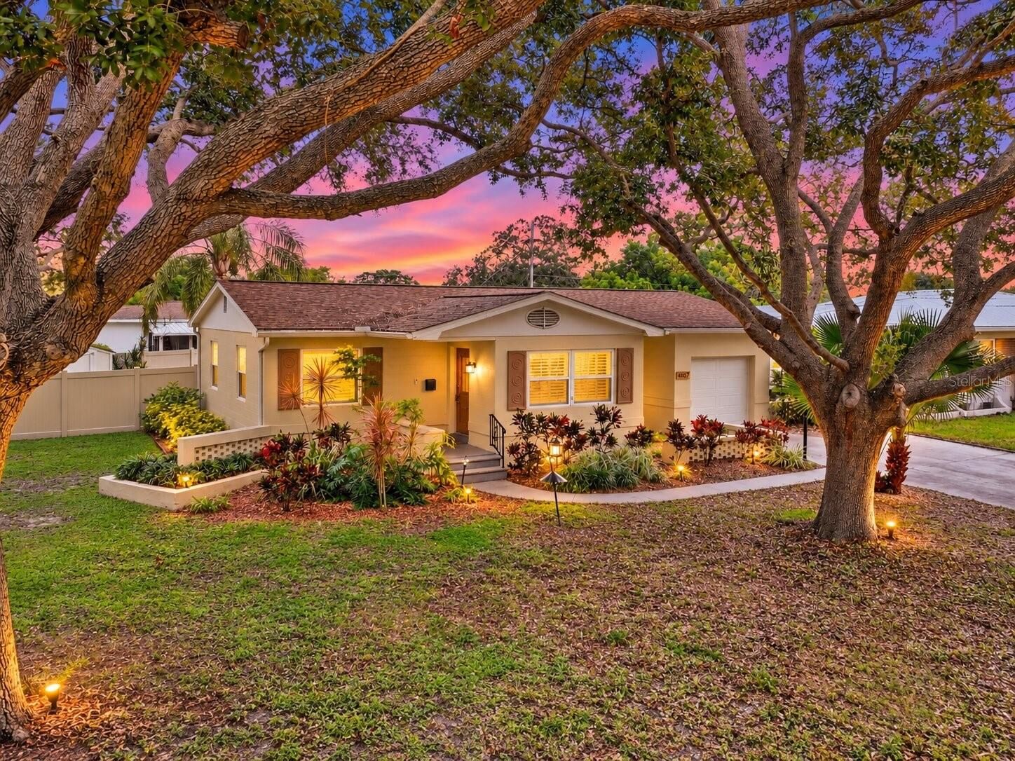 Property Photo: 4567 25th Avenue N FL 33713