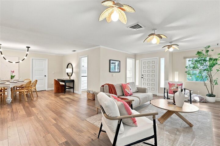 Property Photo:  700 Longboat Court  FL 34228 