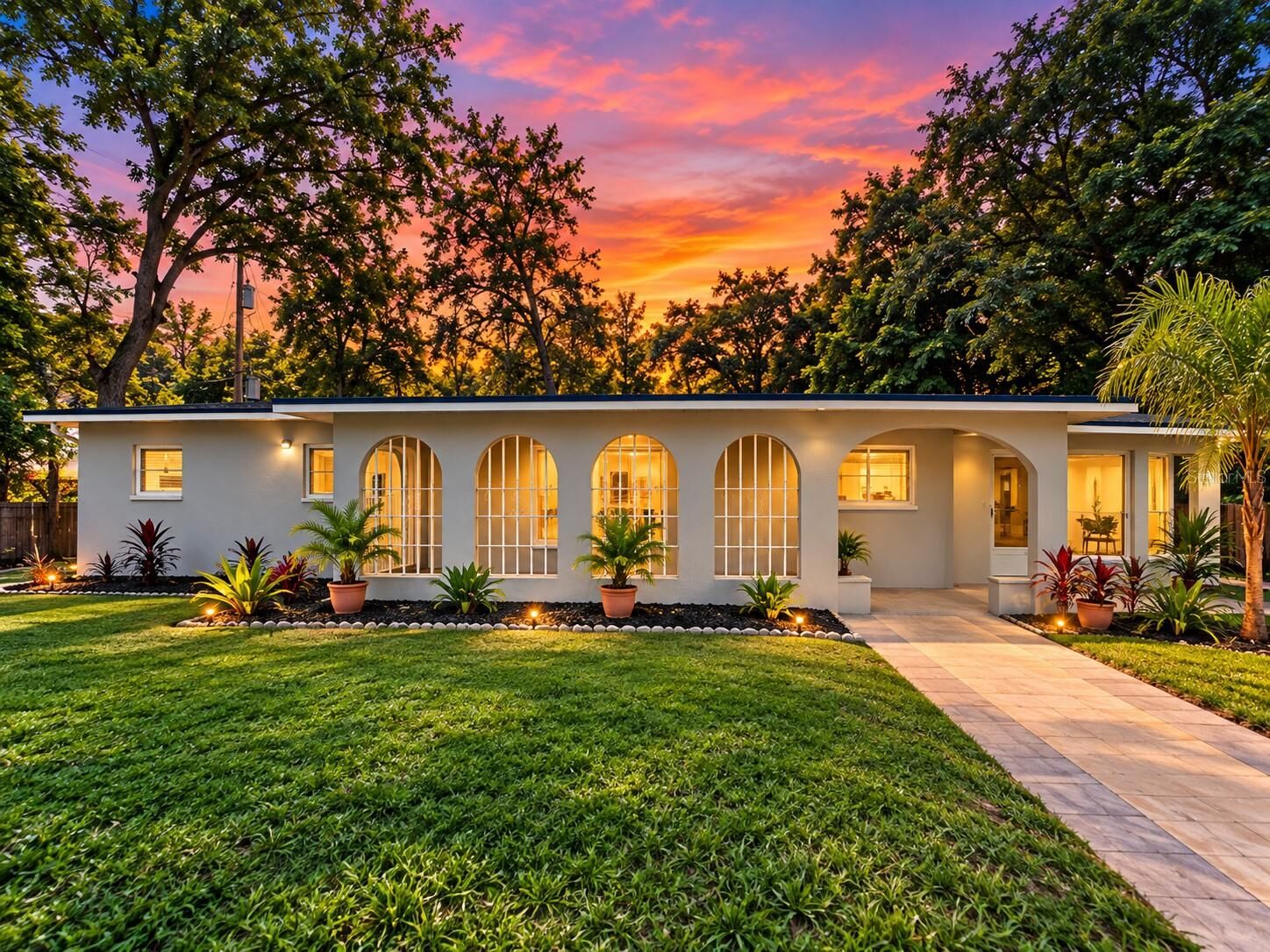 Property Photo:  1300 S Dewey Street  FL 32726 