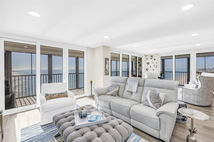 Property Photo:  15462 Gulf Boulevard 1006  FL 33708 