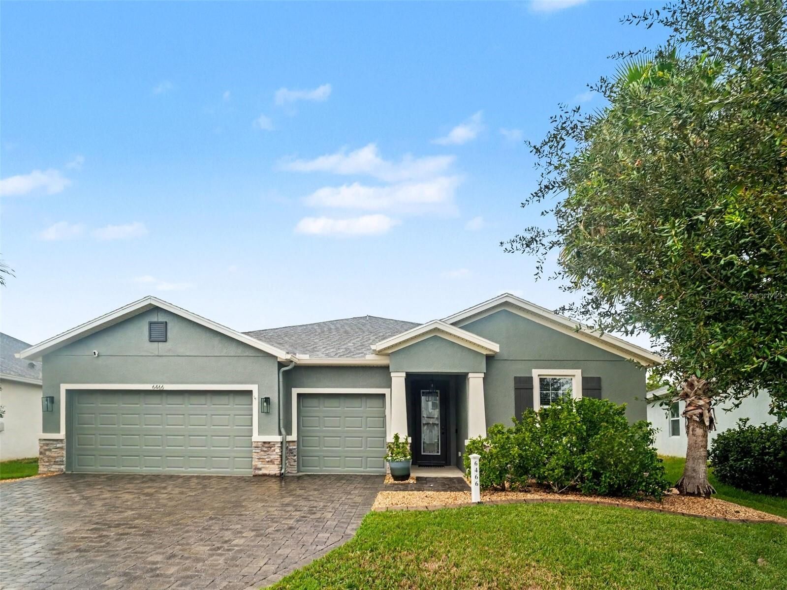 Property Photo: 6466 Devesta Loop FL 34221