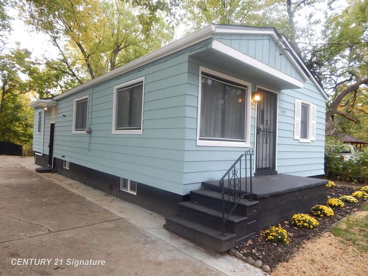 Property Photo: 1305 Markham Street MI 48507