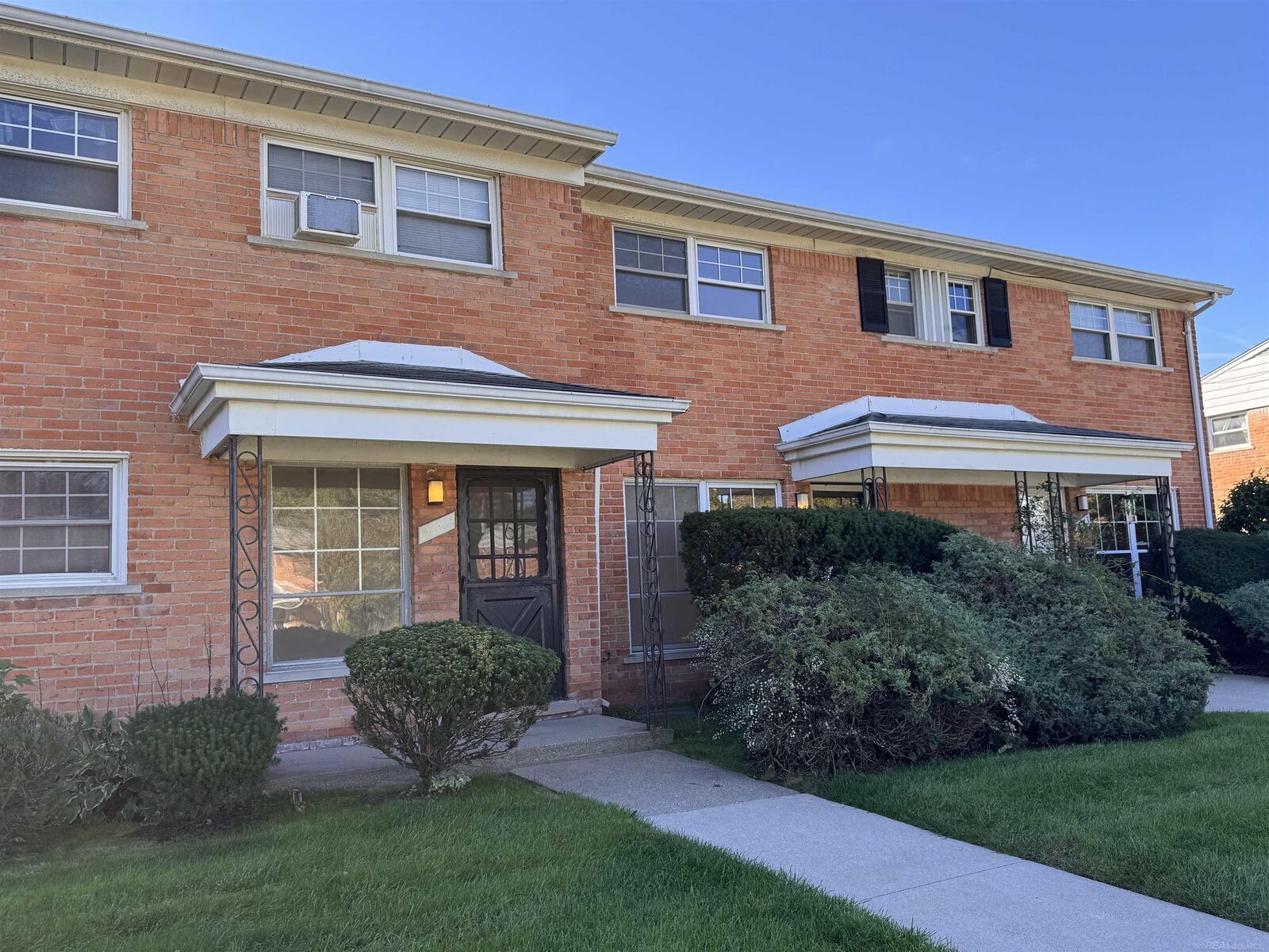 Property Photo: 2709 W 13 Mile Road 3 MI 48073