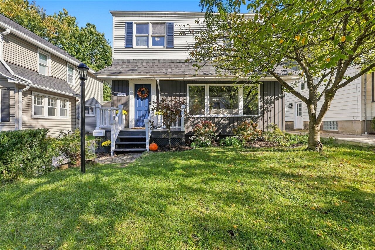 Property Photo:  324 Gladstone Drive  MI 49506 