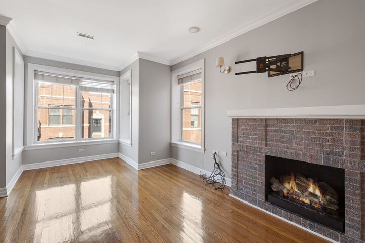 Property Photo: 2705 N Mildred Avenue 3A IL 60614