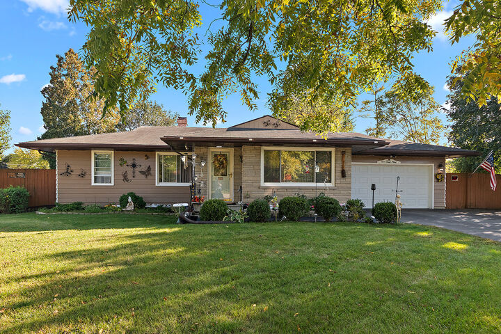 Property Photo:  901 E 1st Street  IL 60441 