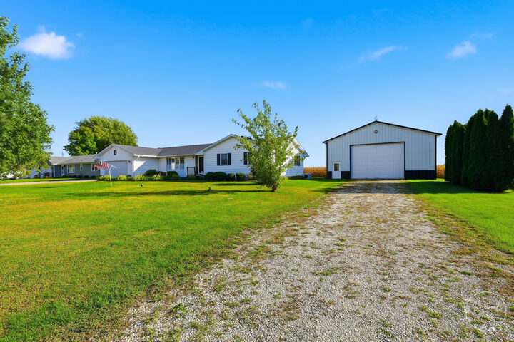 Property Photo:  1915 E 1850N Road  IL 60970 