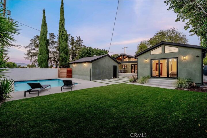 Property Photo: 5525 Wortser Avenue CA 91401