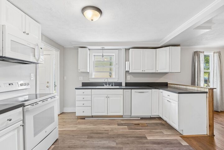 Property Photo:  1572 Main Street  ME 04073 