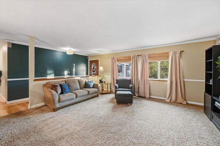 Property Photo:  