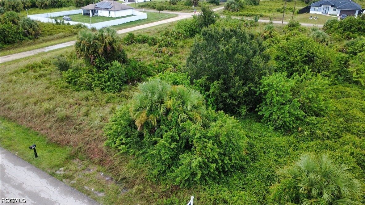 Property Photo:  739 Cardinal Street E  FL 33974 