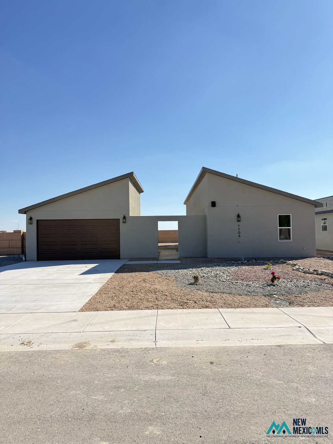 Property Photo:  1706 Magnolia Ln  NM 88201 