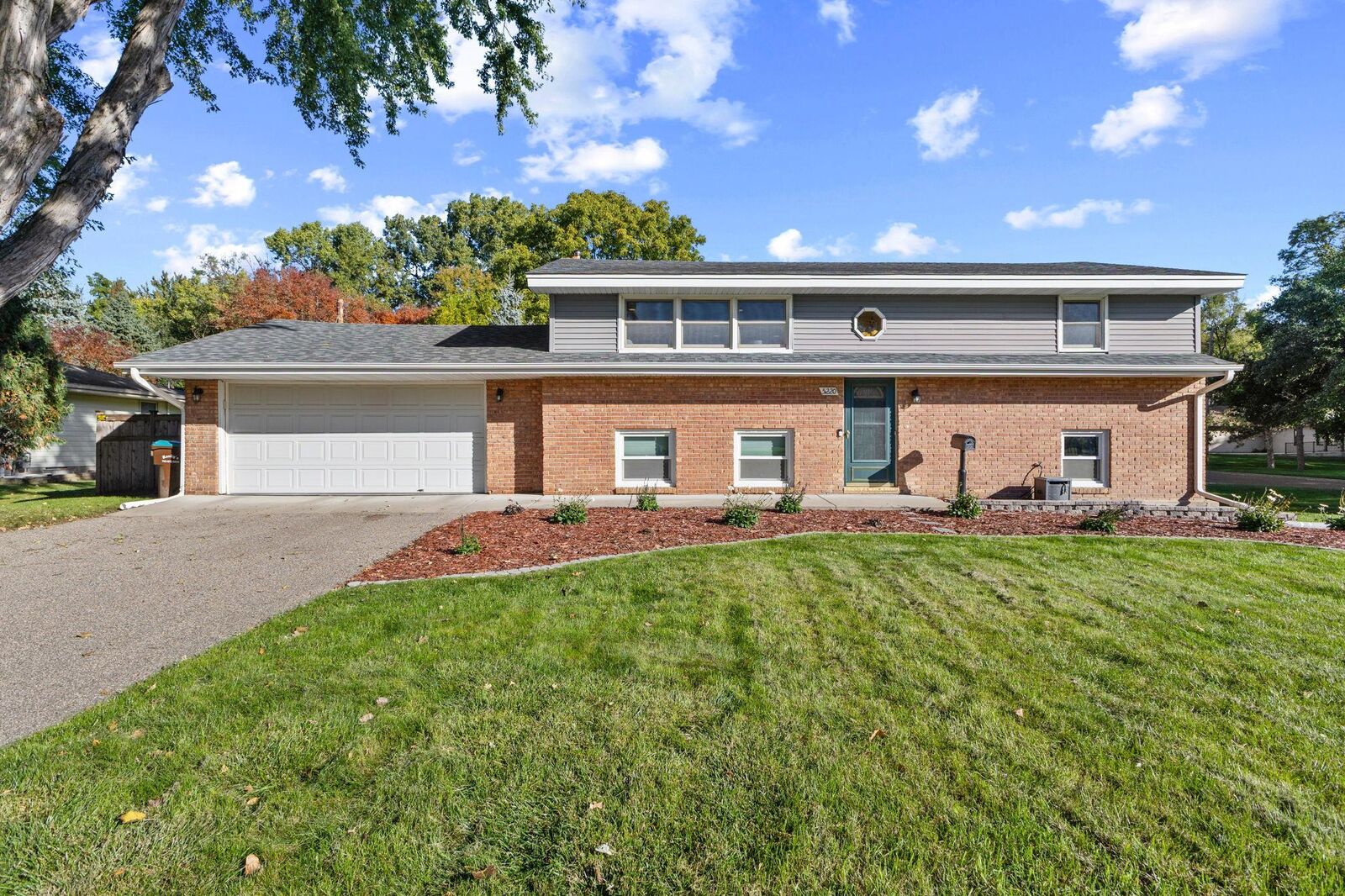 Property Photo:  5220 Lowry Terrace  MN 55422 
