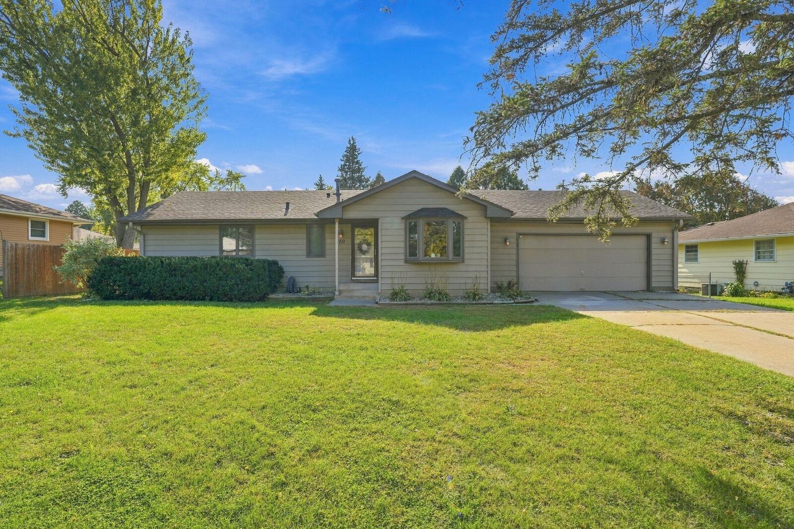 Property Photo:  8711 61st Avenue N  MN 55428 