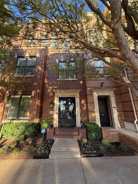 Property Photo: 163 Summit Avenue TX 76092