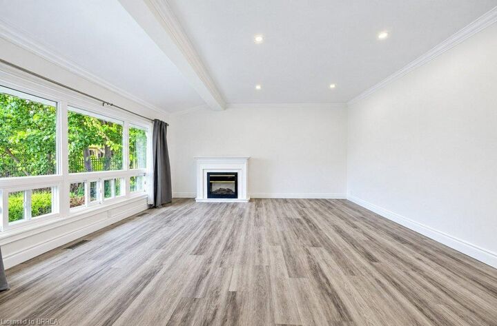Property Photo:  65 Broadway Street W 1  ON N3L 2S7 