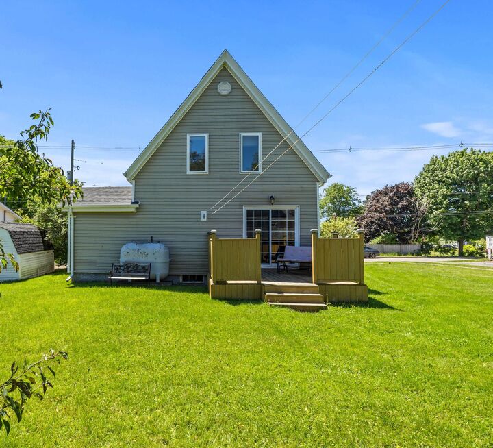 Property Photo:  317 Hawthorne Avenue  PE C1N 2C9 