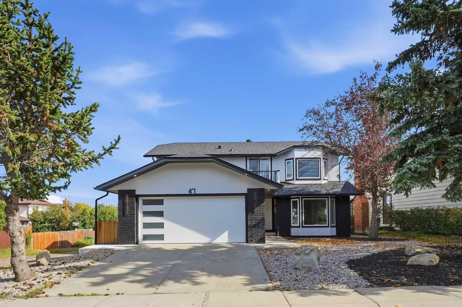 Property Photo:  47 Woodbrook Road SW  AB T2W 4M5 