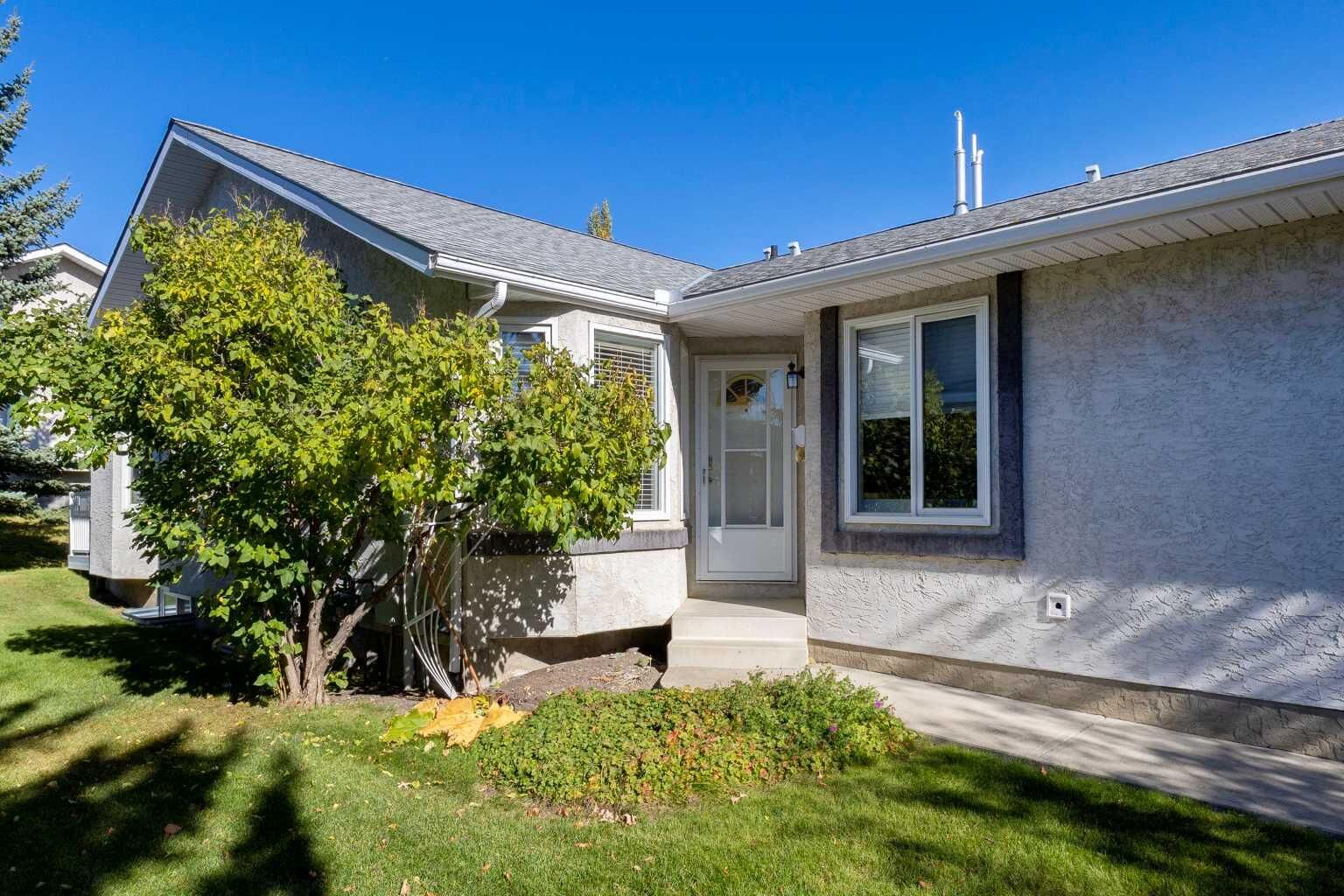 Property Photo:  20 Arbour Cliff Close NW  AB T3G 3W8 
