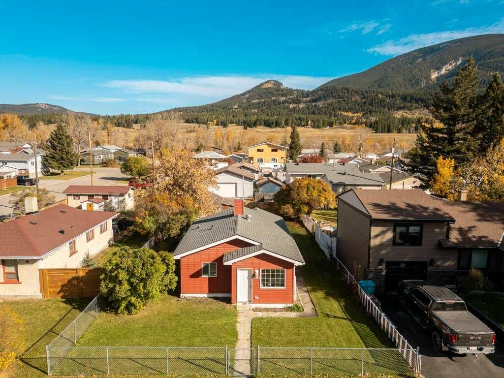 Property Photo:  11713 20 Avenue  AB T0K 0E0 