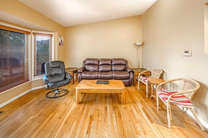 Property Photo:  28 Hawkcliff Place NW  AB T3G 2S2 