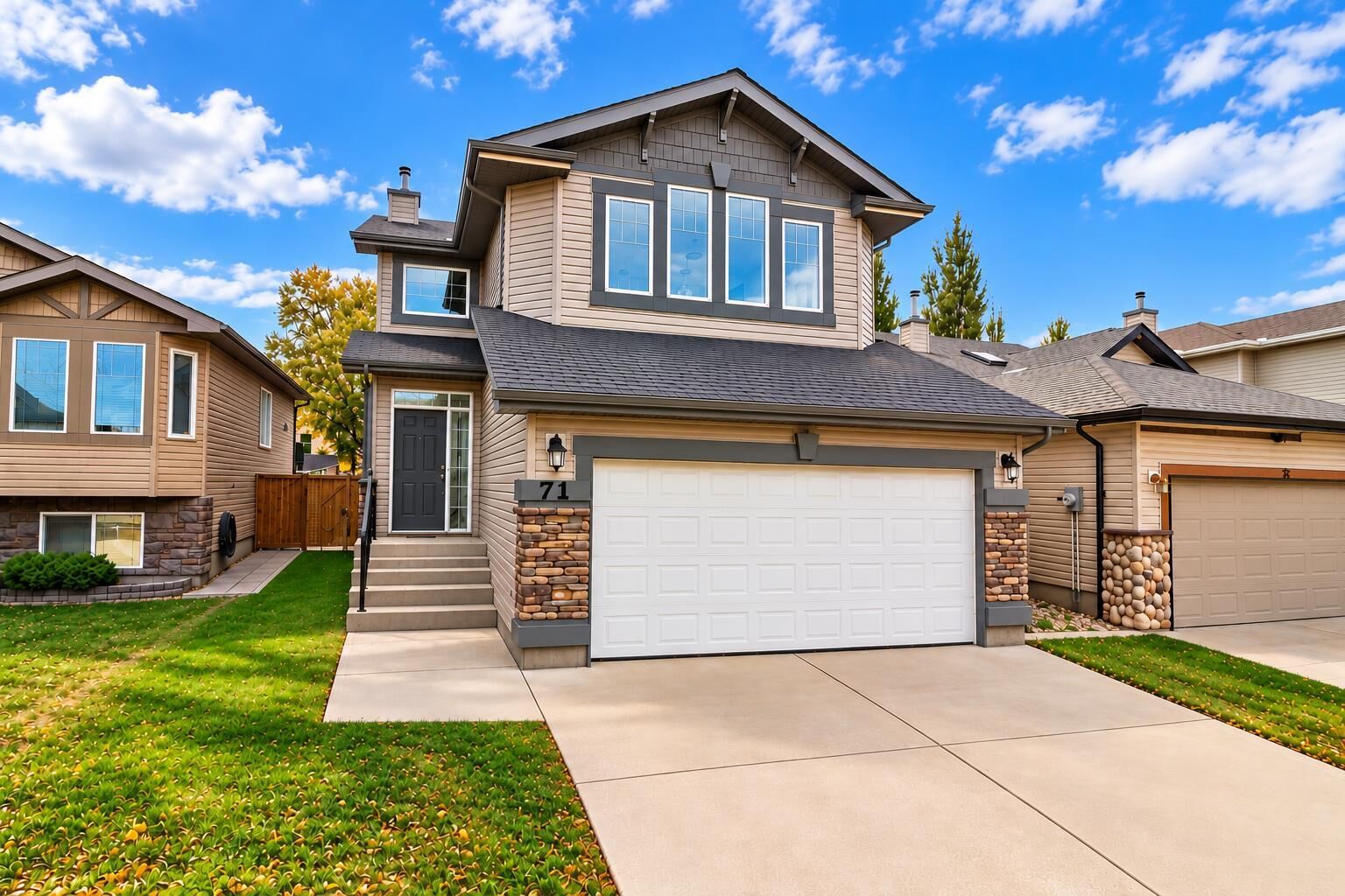 Property Photo:  71 Coalbanks Gate W  AB T1J 2A2 