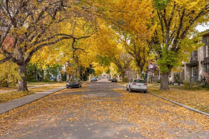 Property Photo:  2750 26 Avenue SW  AB T3E 7V8 