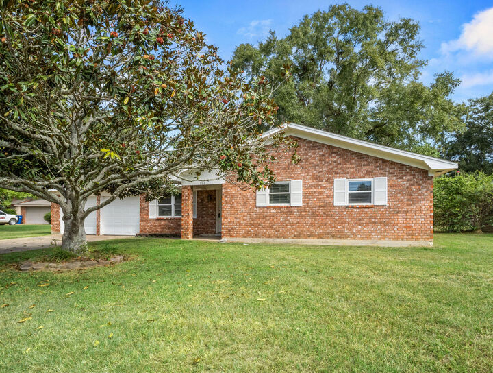 Property Photo:  802 Meadowbrook  LA 70634 