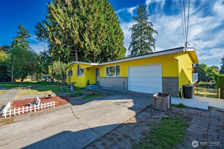 Property Photo: 1135 S 204th Street WA 98198