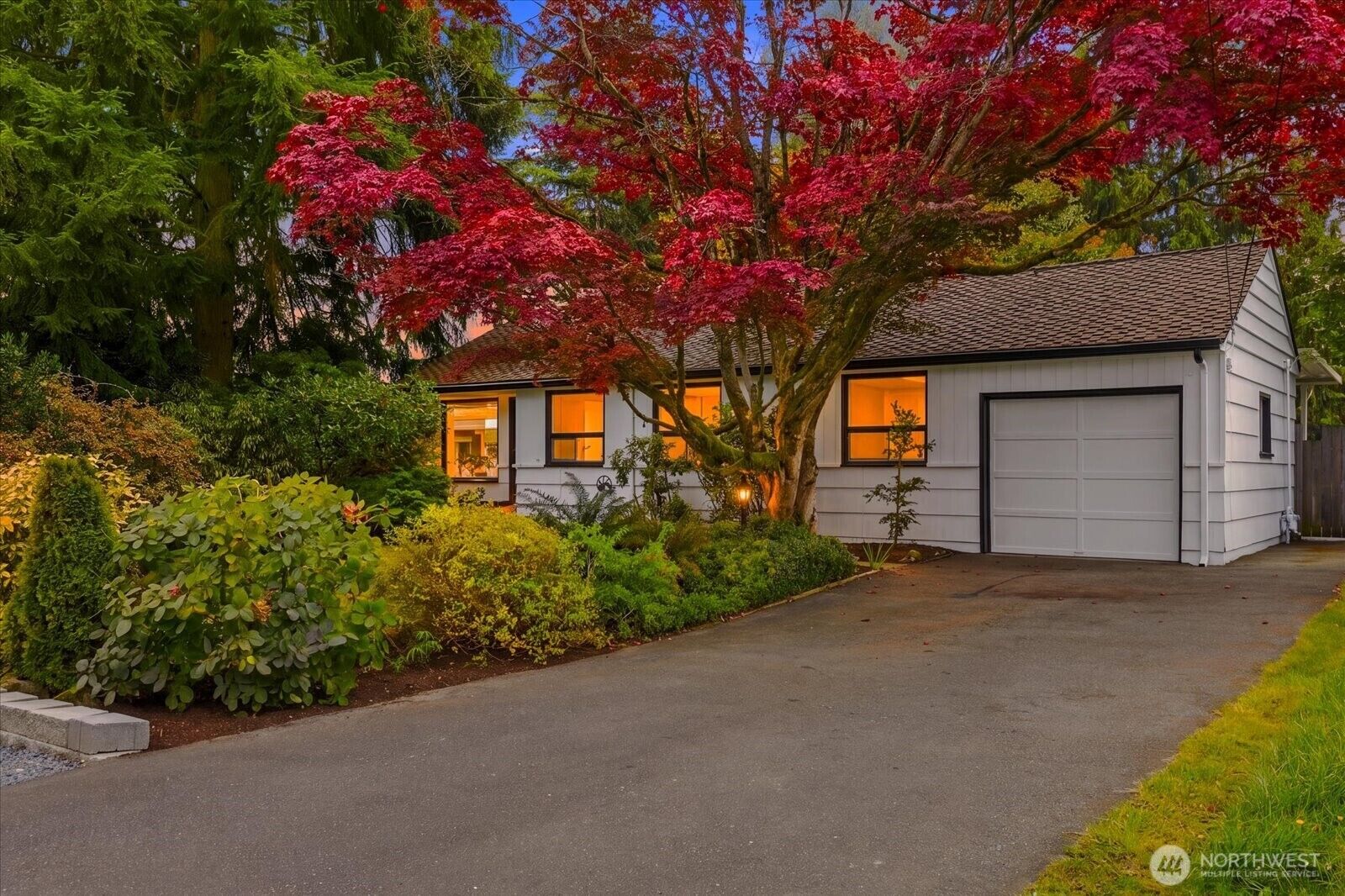 Property Photo:  2127 N 193rd Street  WA 98133 