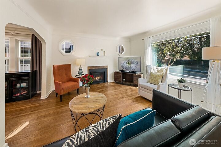 Property Photo: 6657 Ellis Avenue S WA 98108