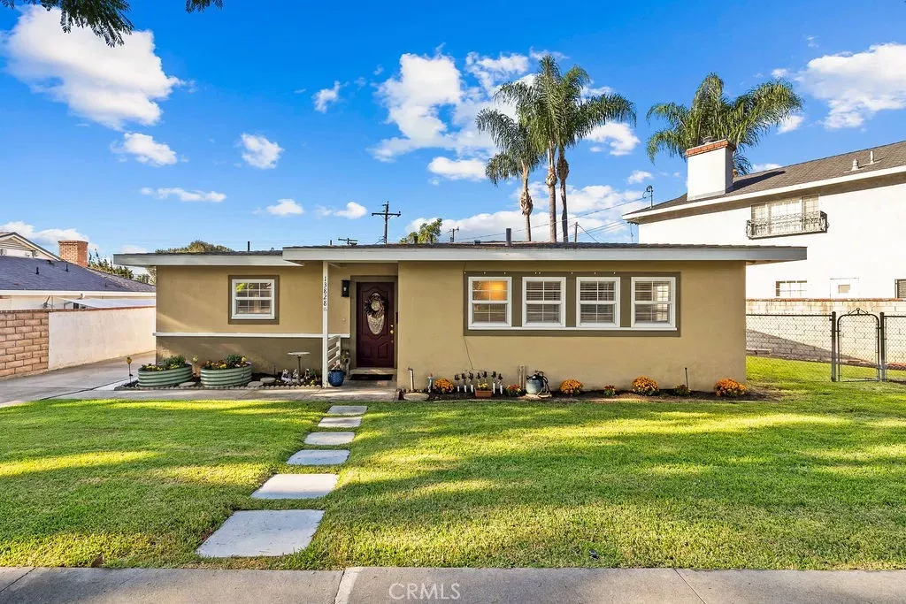 Property Photo:  13828 La Cuarta Street  CA 90602 