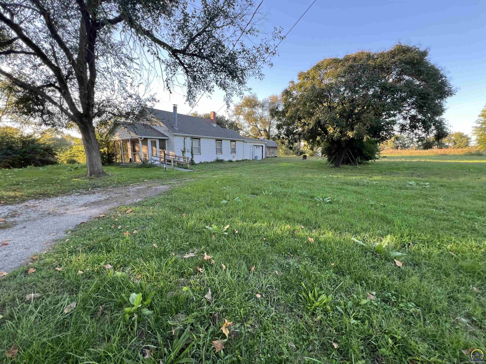 Property Photo:  600 NW Broad St  KS 66608 