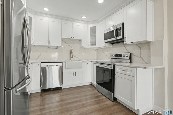 Property Photo:  3200 Madison Avenue 23  CT 06606 