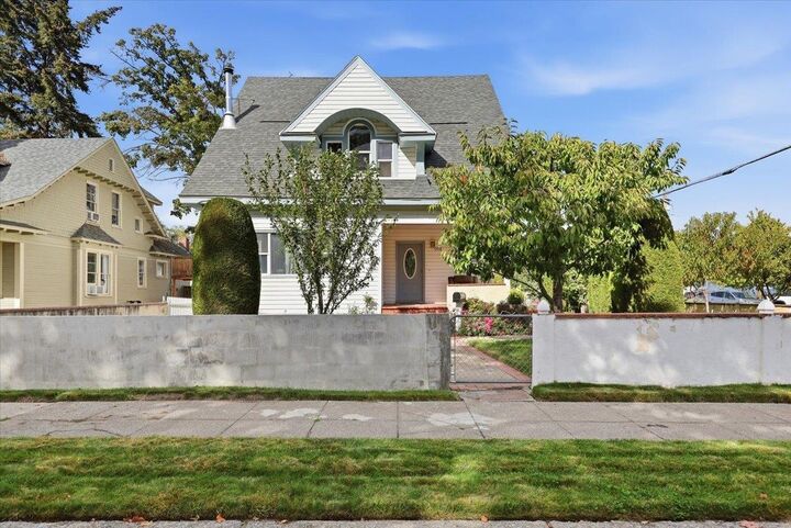 Property Photo: 1202 W Frederick Ave WA 99205