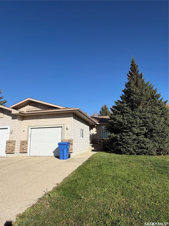 Property Photo:  68 Fenson Crescent  SK S3N 3S5 