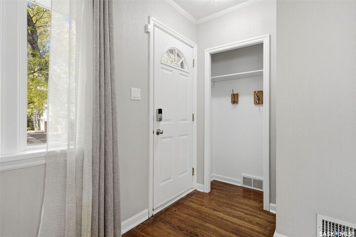 Property Photo:  2751 Mackay Street  SK S4N 2T8 